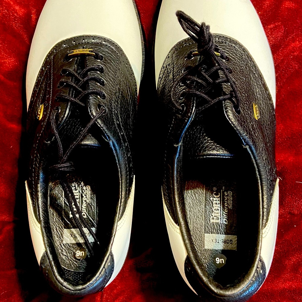 Men’s size 9n Brand New Etonic Golf Shoes